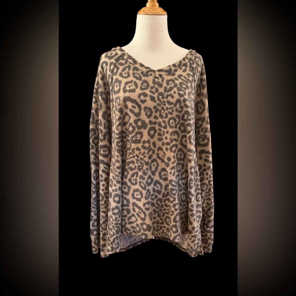 Women’s 3X leopard print fleece v-neck top Cotton Blue 
Pre-owned. Warm&comfy